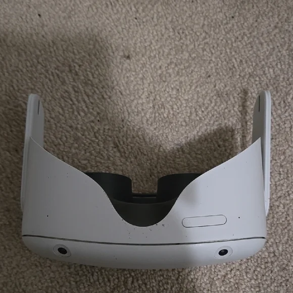 Oculus Quest 2 (For Parts) - Picture 6 of 7
